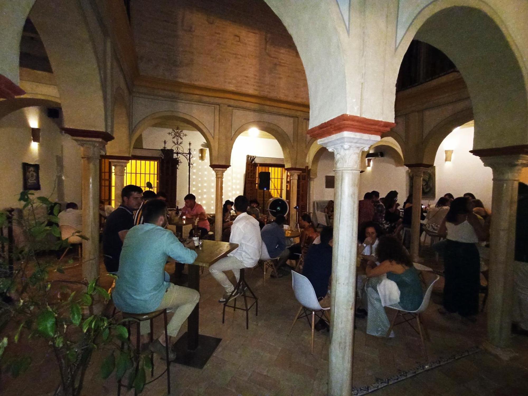Hostal Cafe Frenteabastos Кармона Экстерьер фото
