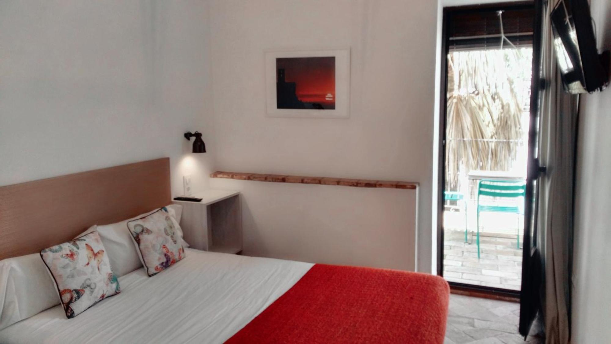 Hostal Cafe Frenteabastos Кармона Экстерьер фото