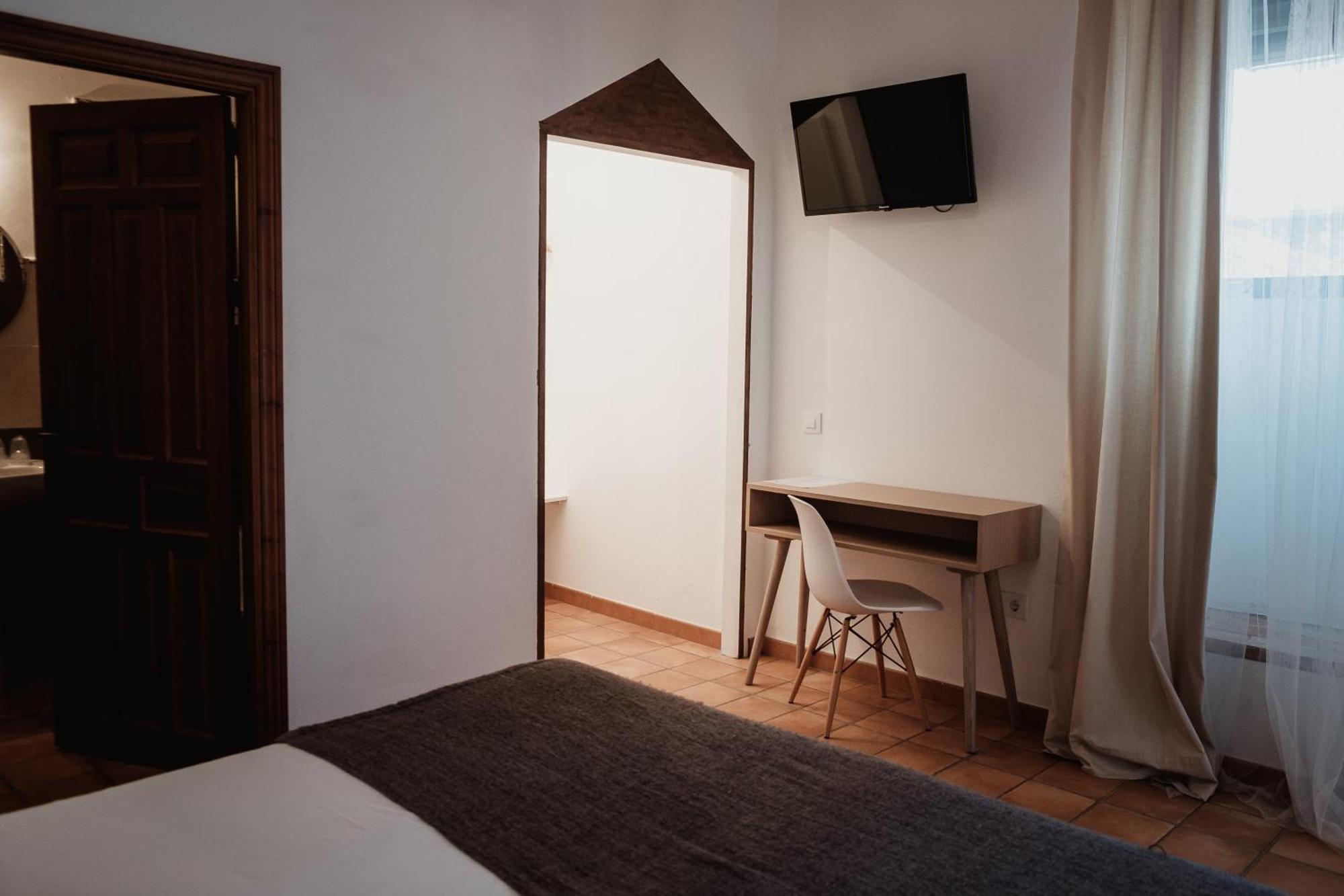 Hostal Cafe Frenteabastos Кармона Экстерьер фото